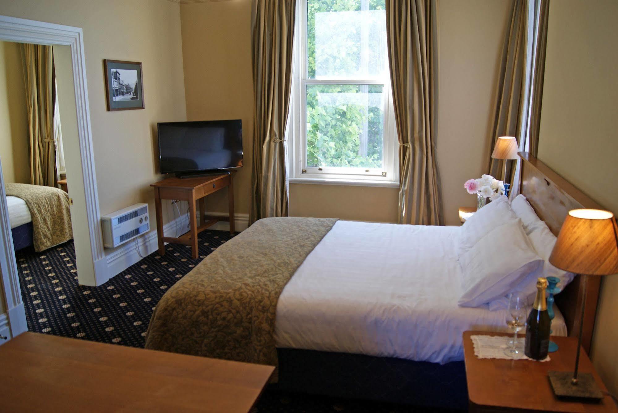 Highland House Boutique Hotel Dunedin Exteriör bild